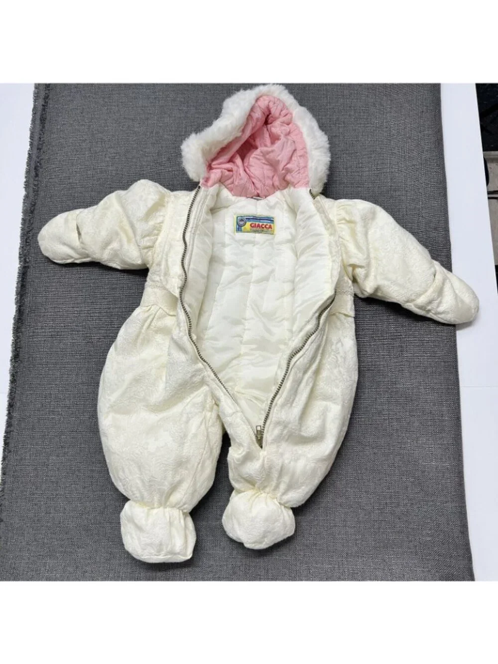 Vintage 80s Baby Snowsuit 6-9 Mo Cream White Jacquard Heart Buttons Giacca Young